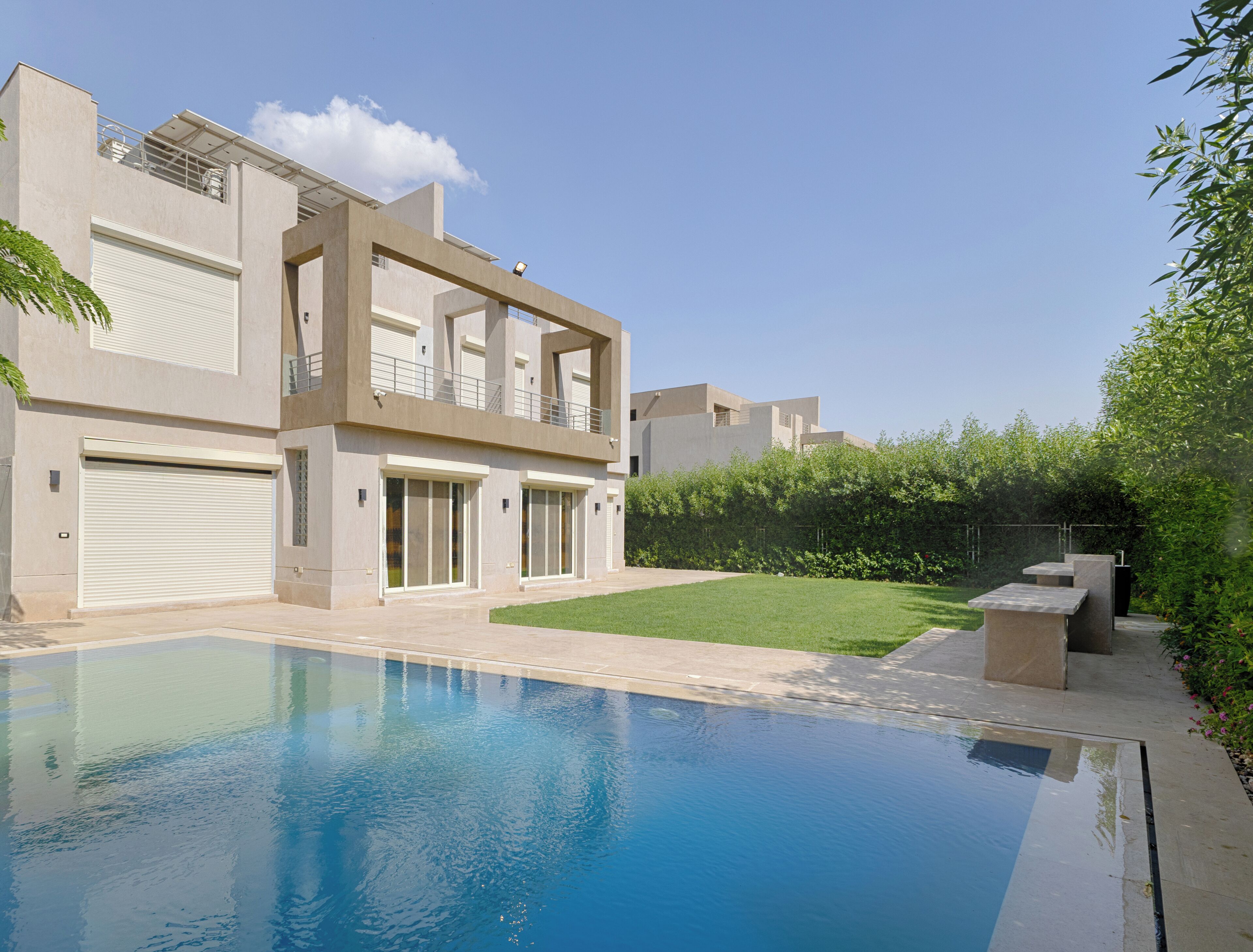 Exterior & pool